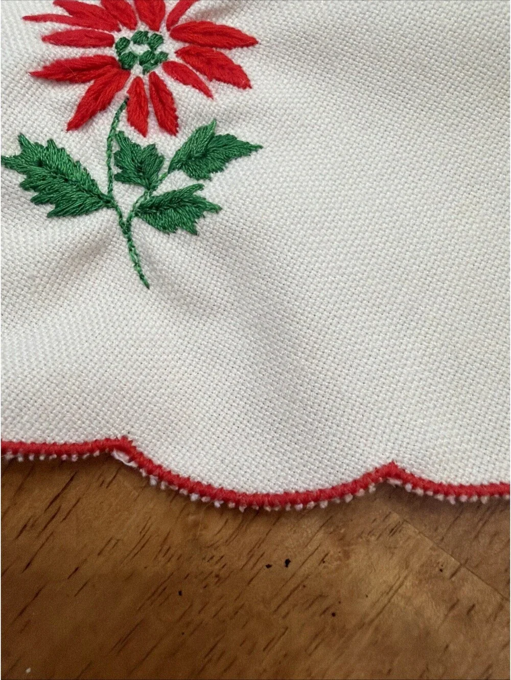 VTG Christmas Cloth Placemats Red Poinsettia Embroidered Retro Kitchen Set 6